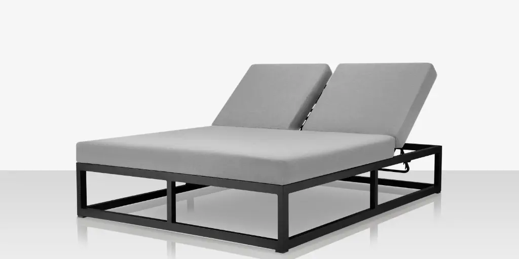 02_iconic_daybed_angle.webp