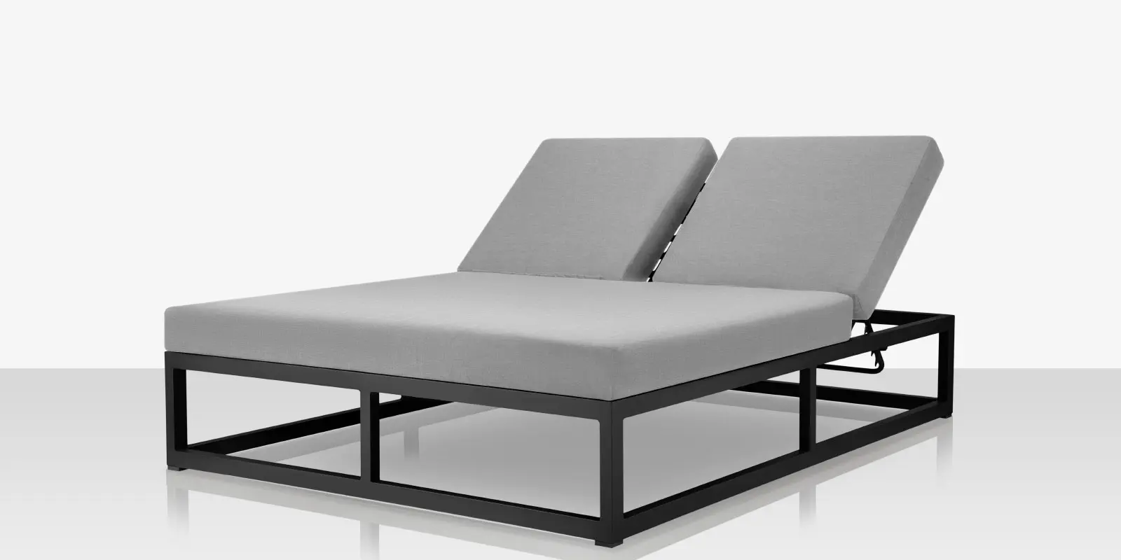 02_iconic_daybed_angle.webp