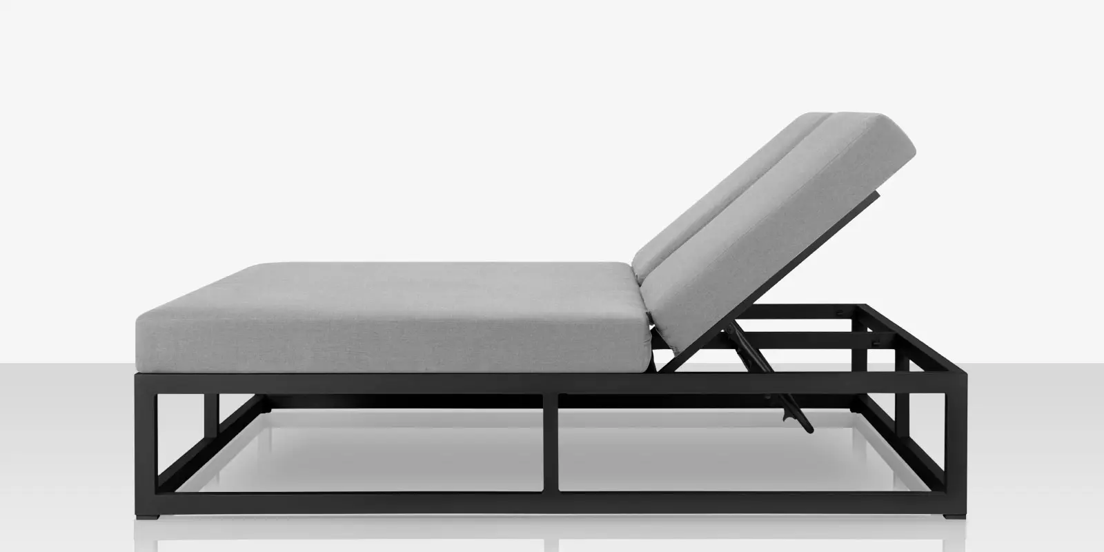 04_iconic_daybed_side.webp