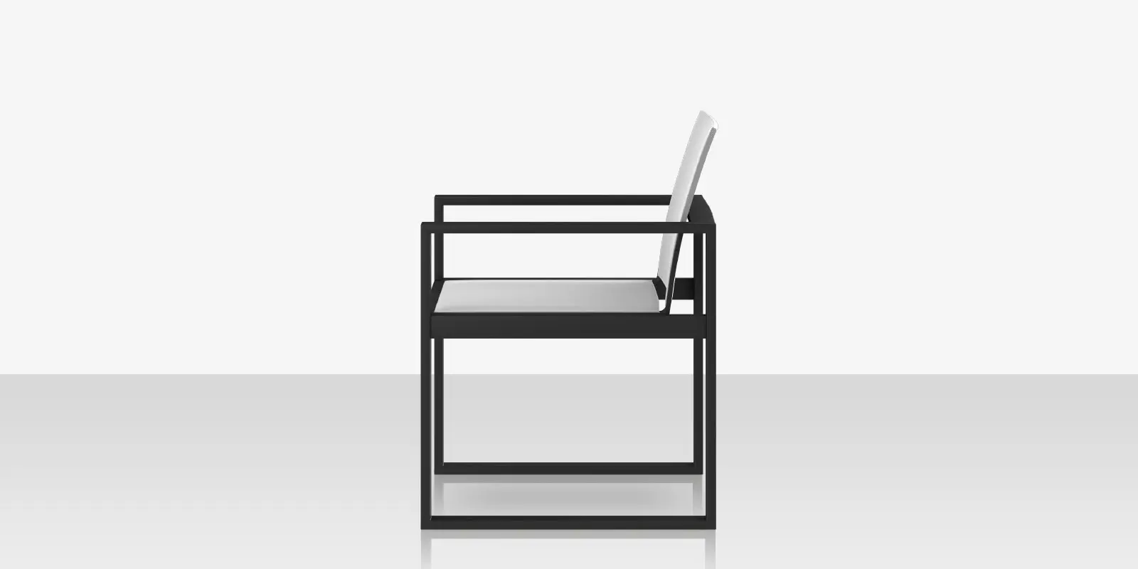 04_iconic_dining_arm_chair_side.webp
