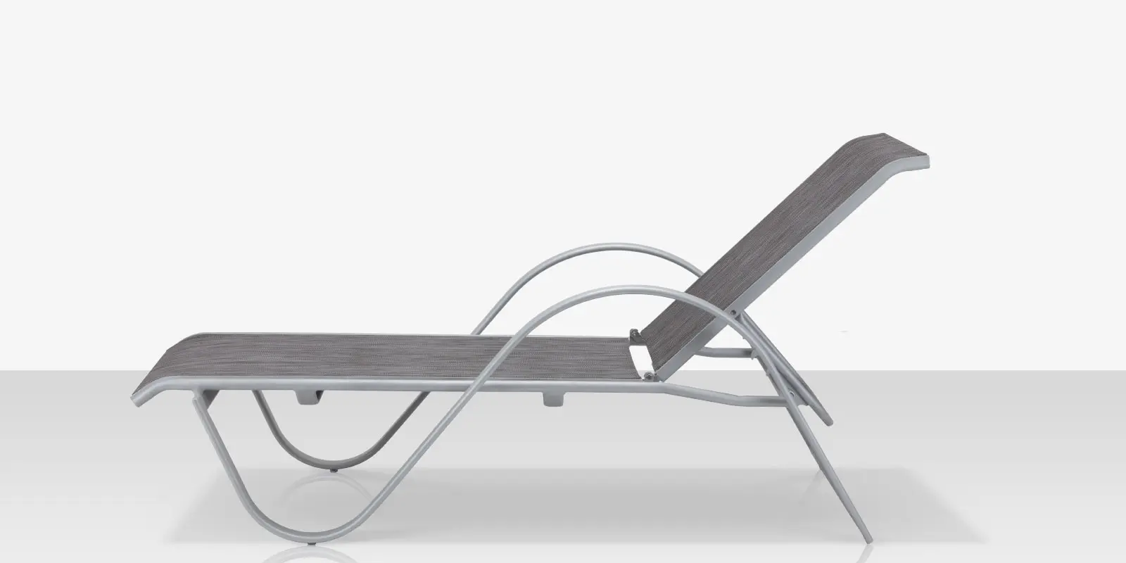 04_lanai_chaise_silver_side_open.webp
