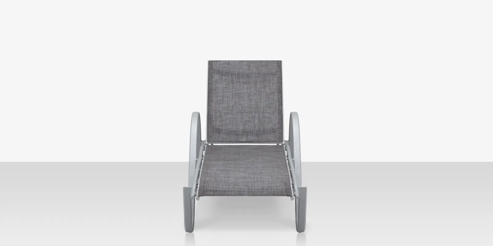 01_lanai_chaise_silver_front_open.webp