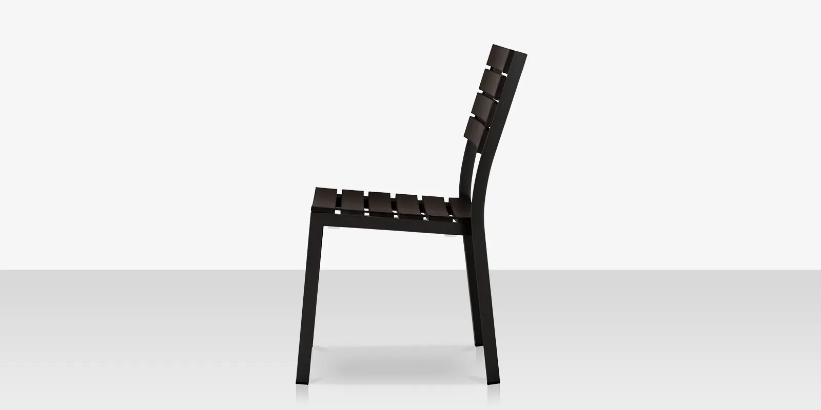 vienna_dining_armlesschair_black_black_side.webp