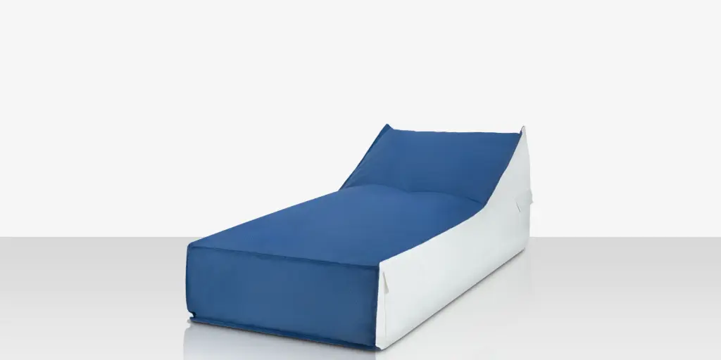 02_cashbah_chaise_angle.webp