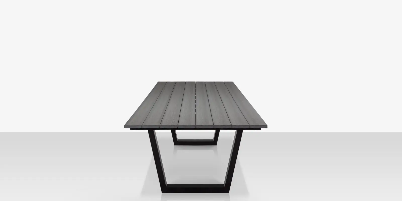 09_bosca_dining_table_gray_side.webp