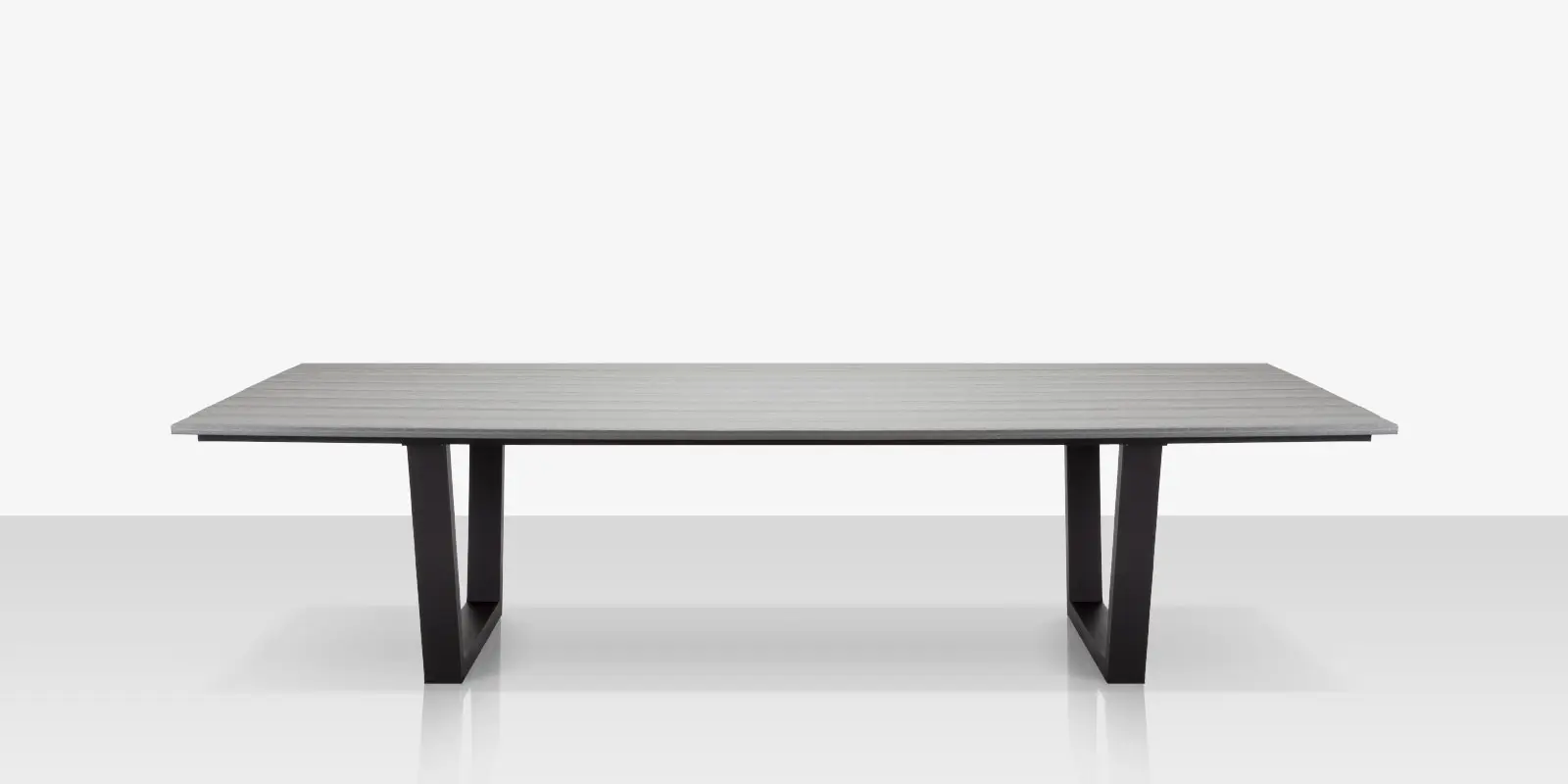 07_bosca_dining_table_gray_front.webp